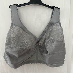 Glamorise Grey Lace Bra 44F Comfort Strap NWOT Sexy Feminine